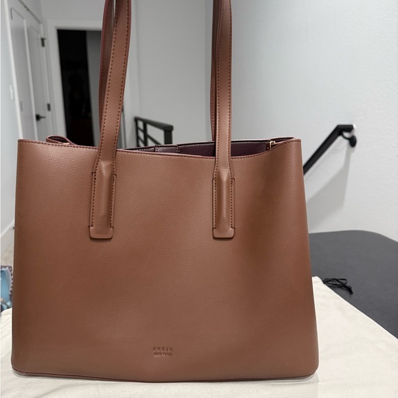 Freja New York Leather Tote Bag